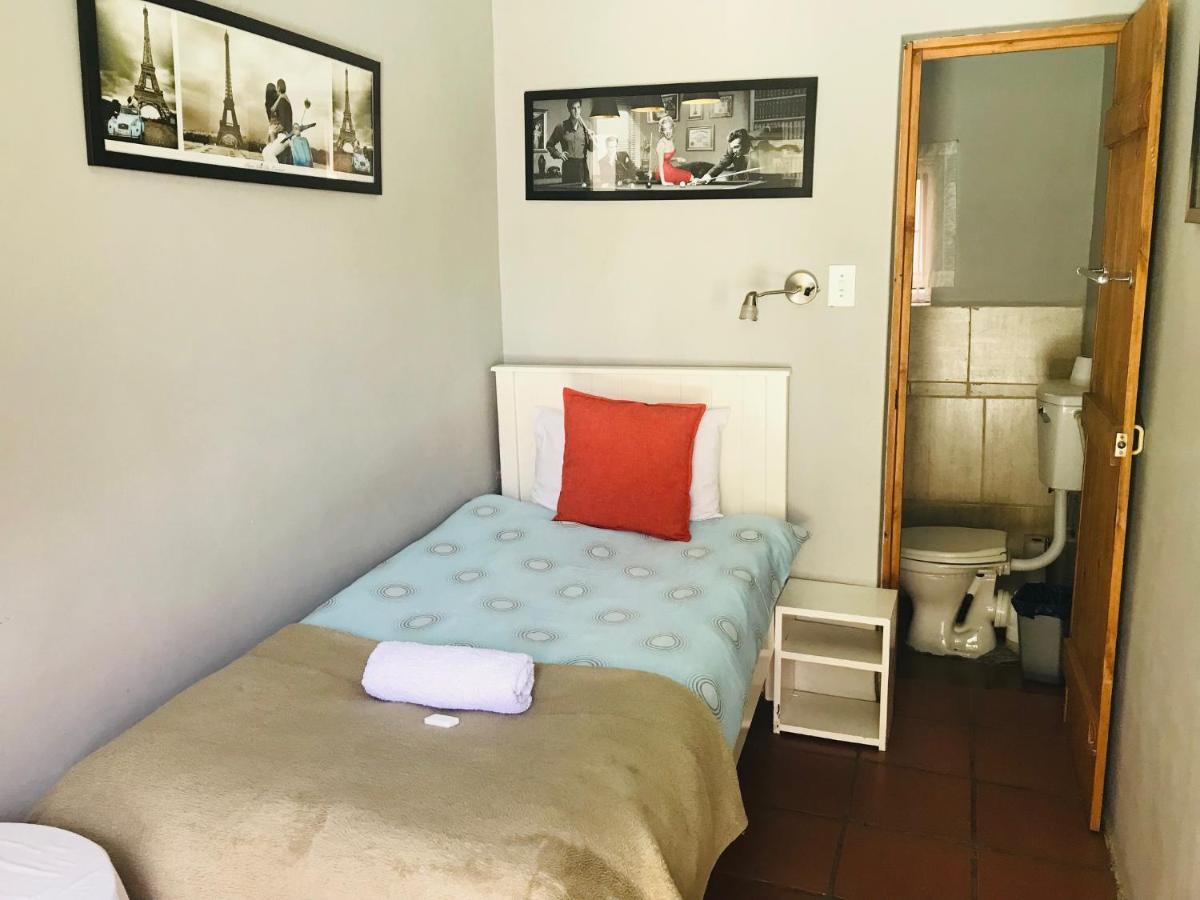 Big Blue Backpackers Hostel *