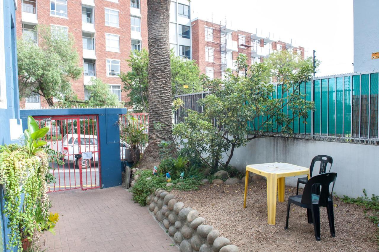 Big Blue Backpackers Hostel